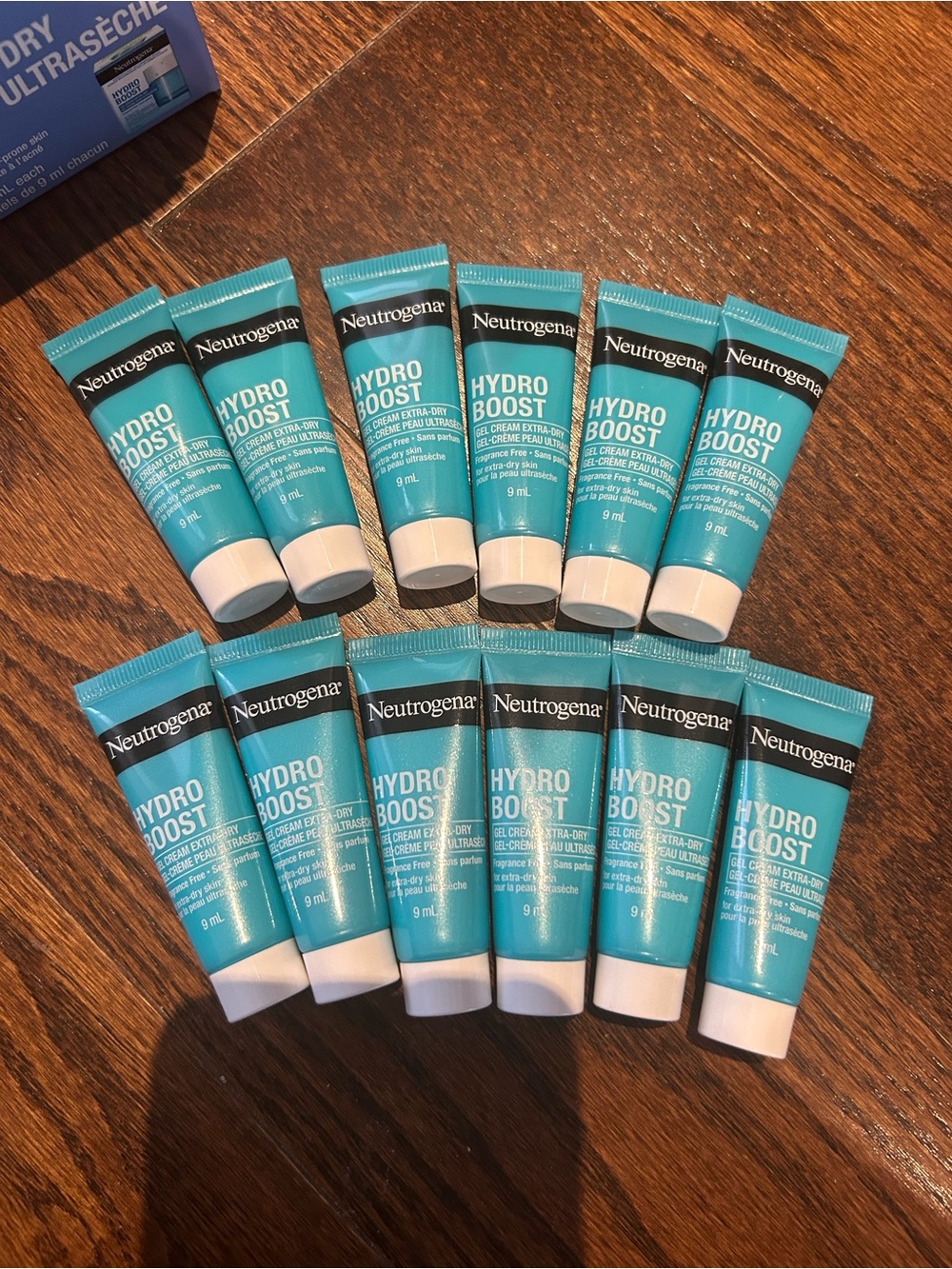 Neutrogena Hydro Boost Gel Cream Face Moisturize for extra dry skin sample set